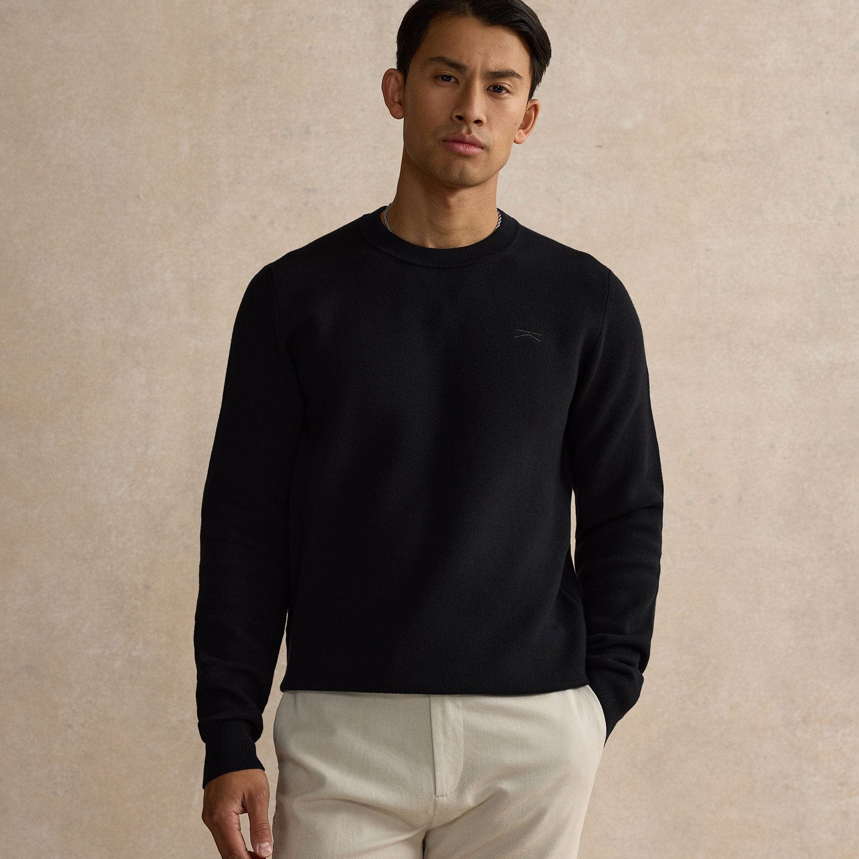 essentials-crew-black-001.jpg