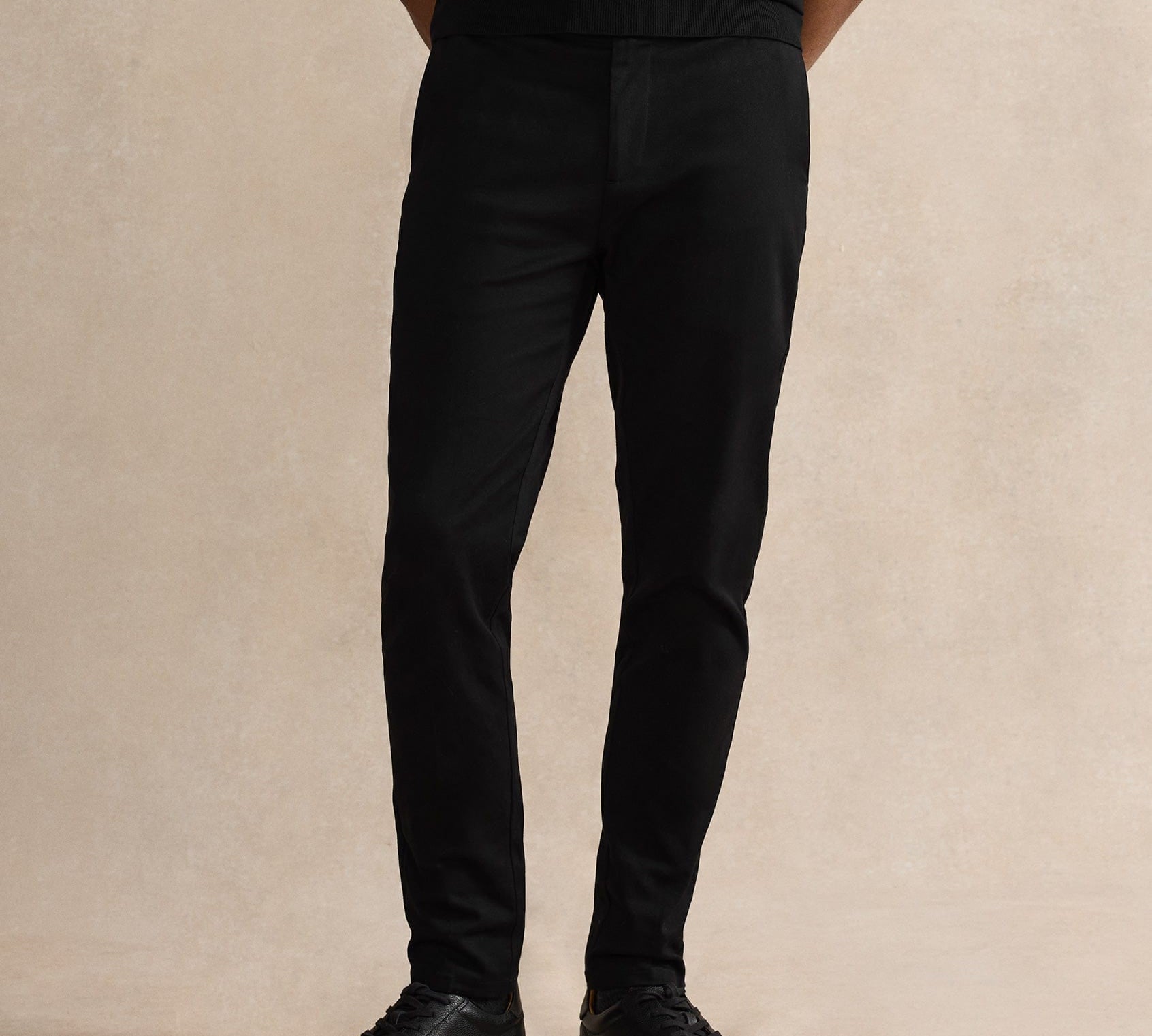 straight-leg-chino-black-007_6f0cbe01-a685-4469-8f80-55eba18712fa.jpg